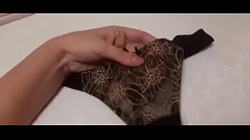 Трусики сняла трусики и показала на видео