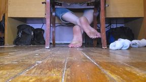 Enby Teases You with Their Soles