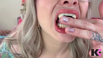 Kaiiamas Holiday Fang Drain Feeding