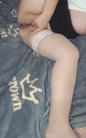 Big Booty Chick Fingered Her Clit as She Fucked Sweetly and Then Her Pussy Filled with Cum