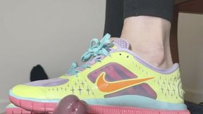 Shoejob with Nike Free sneakers, cum inside!