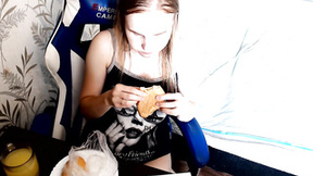 Gamer hottie spreads her legs for a solo