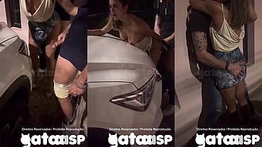 Casada conhece dois novinhos na balada, apronta na frente do corno, leva eles embora pro carro e depois fode na rua - Parte 2