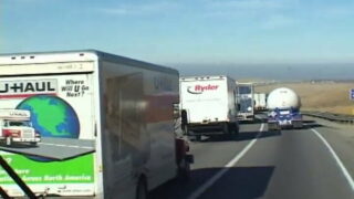 Johnny Thrust "thâm nhập" vào hậu môn của các người đẹp Mỹ Gia Paloma, Julie Night và Kami Andrews, khiến họ đạt cực khoái mãnh liệt