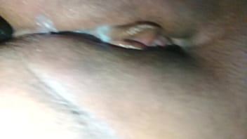 Culo se come cepillo de pelo hasta el orgasmo