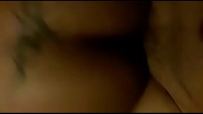 Safada escandalosa dando o cu e gozando