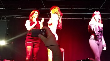 Hot and live Manon Martin show