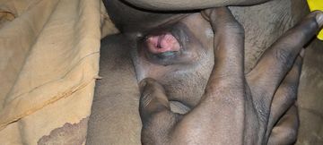 Pooja apne dewar ke sath kha rahi thi mall chudai desi bhabhi