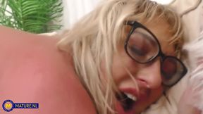 Dee Melons, Big T And Mature Nl In British Milf With Her Big As And