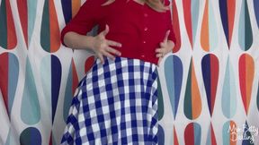 Vintage Housewife Slowly Strips and Teases WMV