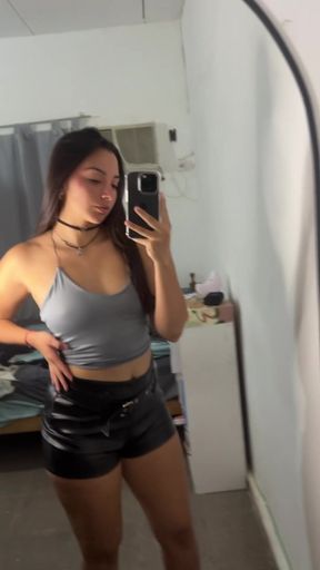 Teen exposes her tits on OnlyFans