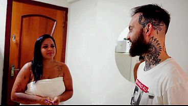 Pagou o aluguel com a buceta / estava sem dinheiro e pagou o aluguel dando a buceta para o dono