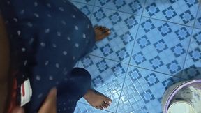 Tamil10inches BBC Splash Piss Session