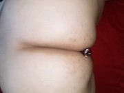 Bbw shaking her ass with a glass dildo in her ass