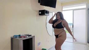 chica abandonada por su novio recibe ayuda por un desconocido termina follando la muy pvta
