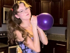 Young amateur teen in solo masturbation getting kinky