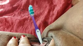 Ensaio Fotogr&aacute_fico Enfiando Objetos na Buceta