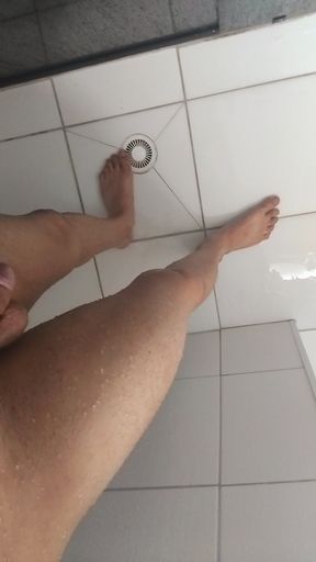 Taking a 😋 nice bath