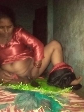 Bhabi ne baiya ke bal saf kiye fir chudai ki