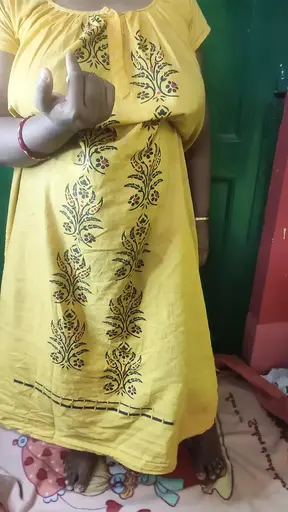 Indian Sruti bhabi fucking with vegetable at home