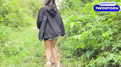 Nagkakatakotan sa damuhan.