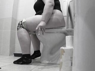 Pissing older big beautiful woman mother I'd like to fuck.