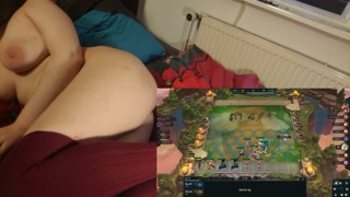 She cums while gaming, shaking orgasm