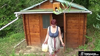 Italian MILF gives sloppy blowjob in the meadow