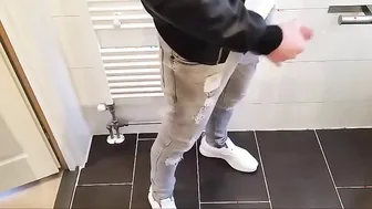 Amateur Guy Strokes His Big Cock on Webcam