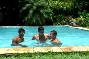 This teen enjoys to SPY on poolside trio-ways