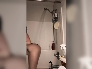 PAWG puts on a shower show! (Twerking, trickling, and greater quantity)
