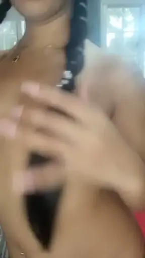 Ven papi y mira mis trenzas mientras me masturbo para ti