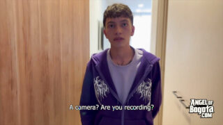 Des gays amateurs s'adonnent pour la première fois à la pénétration anale sans préservatif et à la fellation profonde dans une vidéo POV torride avec jeux de pieds