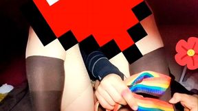 joven se cree mujercita jugando con pene en su anovagina. ella necesita quien la llene de semen pero esta sola