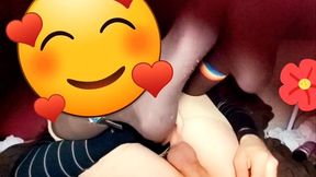 joven se cree mujercita jugando con pene en su anovagina. ella necesita quien la llene de semen pero esta sola