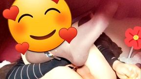 joven se cree mujercita jugando con pene en su anovagina. ella necesita quien la llene de semen pero esta sola