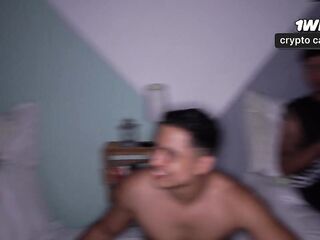 Los trios, cuartetos y orgias mas calientes del porno latino! Knock Knock Club DE LUJO