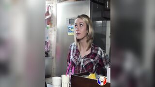 Alexia se fait punir par le mec de sa mère