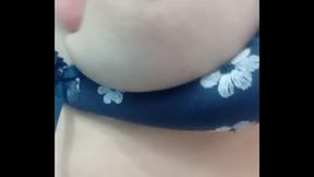 Goccia di latte dal capezzolo grosso