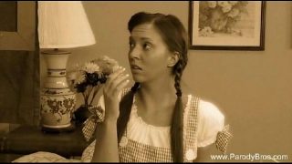 Dorothy uit The Wizard of Oz cosplayer wordt geneukt in XXX-parodie