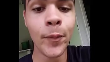 Moreno safado com cara de arrombado fode seu dedo de 5cmm gostoso que at&eacute_ parece um chettos molhado