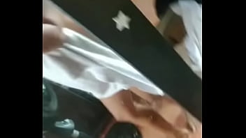 Mi mujer mostrando culo en el espejo