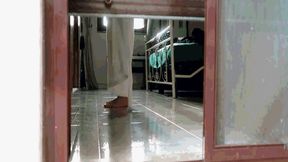 Looking under the door  WMV(1920x1080)FHD