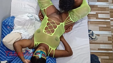 Pretinha safada dando o cu guloso