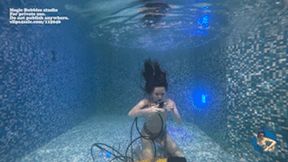 Helen_nude scuba and coins finding