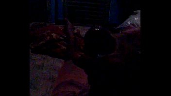 Novinho Gozando na Cama