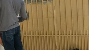 olha o gas!!! filmei escondido, dei gostoso pro vendedor de gas, gozou na minha boca e foi embora.