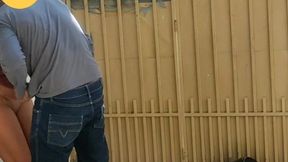 olha o gas!!! filmei escondido, dei gostoso pro vendedor de gas, gozou na minha boca e foi embora.
