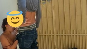 olha o gas!!! filmei escondido, dei gostoso pro vendedor de gas, gozou na minha boca e foi embora.