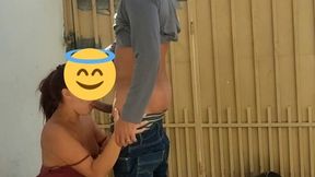 olha o gas!!! filmei escondido, dei gostoso pro vendedor de gas, gozou na minha boca e foi embora.